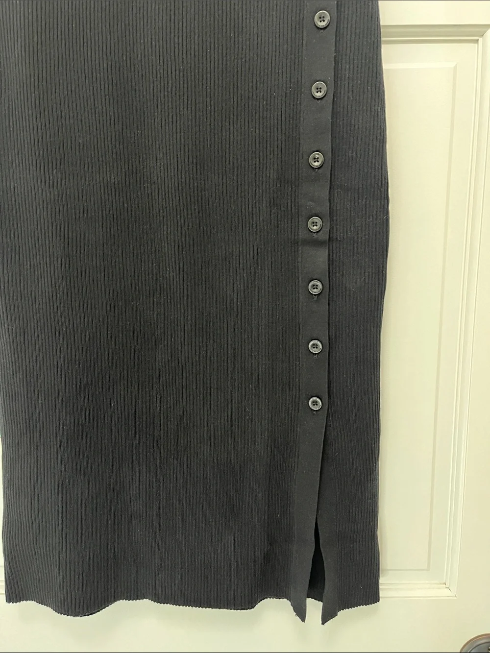 Lita by Ciara Black Ribbed Button Front Midi Skirt - Size Medium